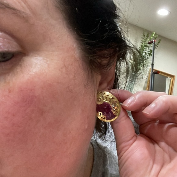 Gold tone/burgundy earrings - Picture 5 of 5